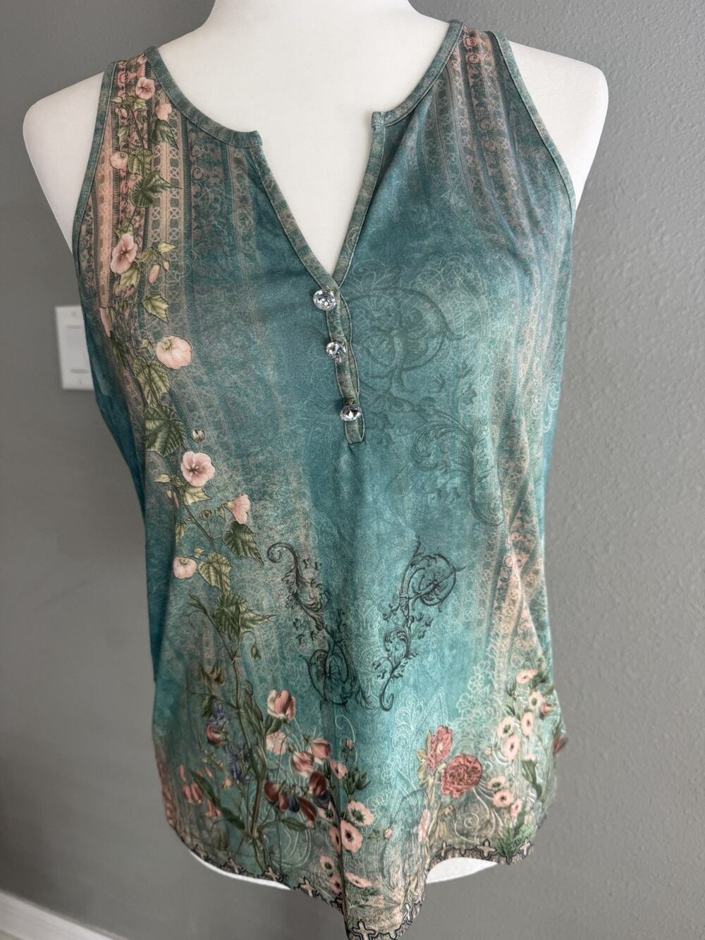 CHICME Green Pink Floral V-Neck Sleeveless Button Accent Tank Top Size Medium
